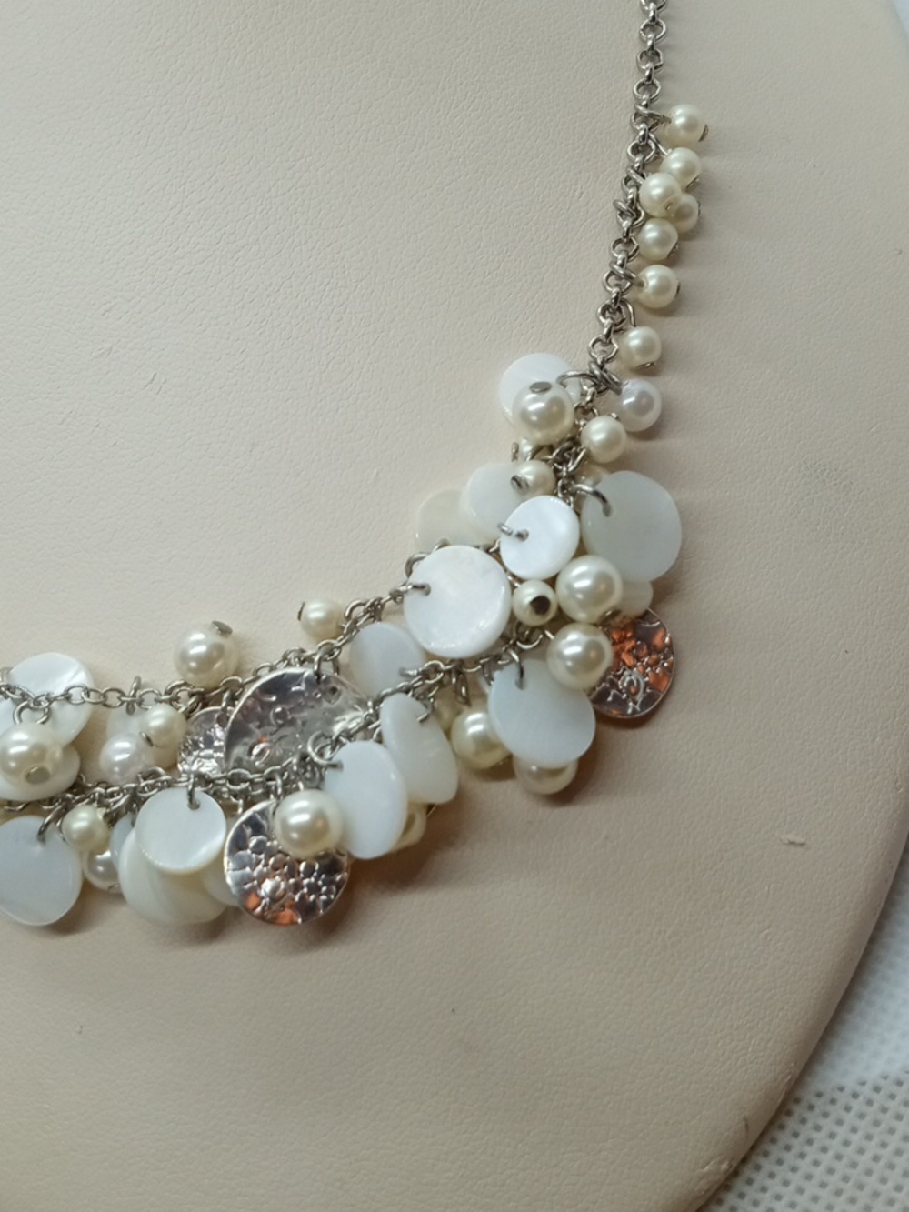 LOFT FAUX PEARL/SHELL NECKLACE - Picture 5 of 9